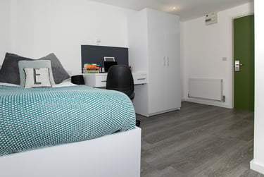 1 bed studio, Popes Lane, West Ealing, London, W54NG - Image 1